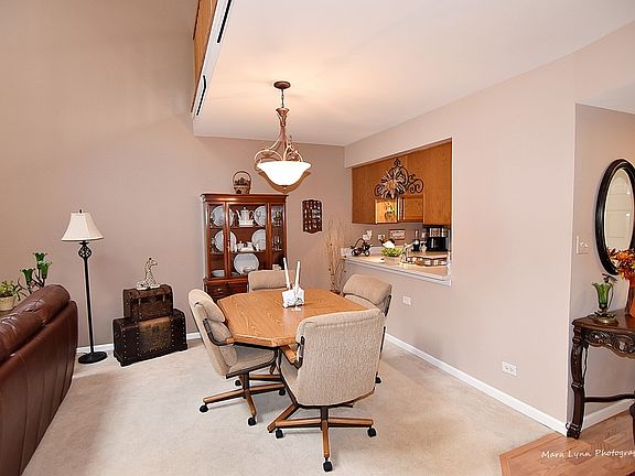 5th image of 17 Berkshire Ct