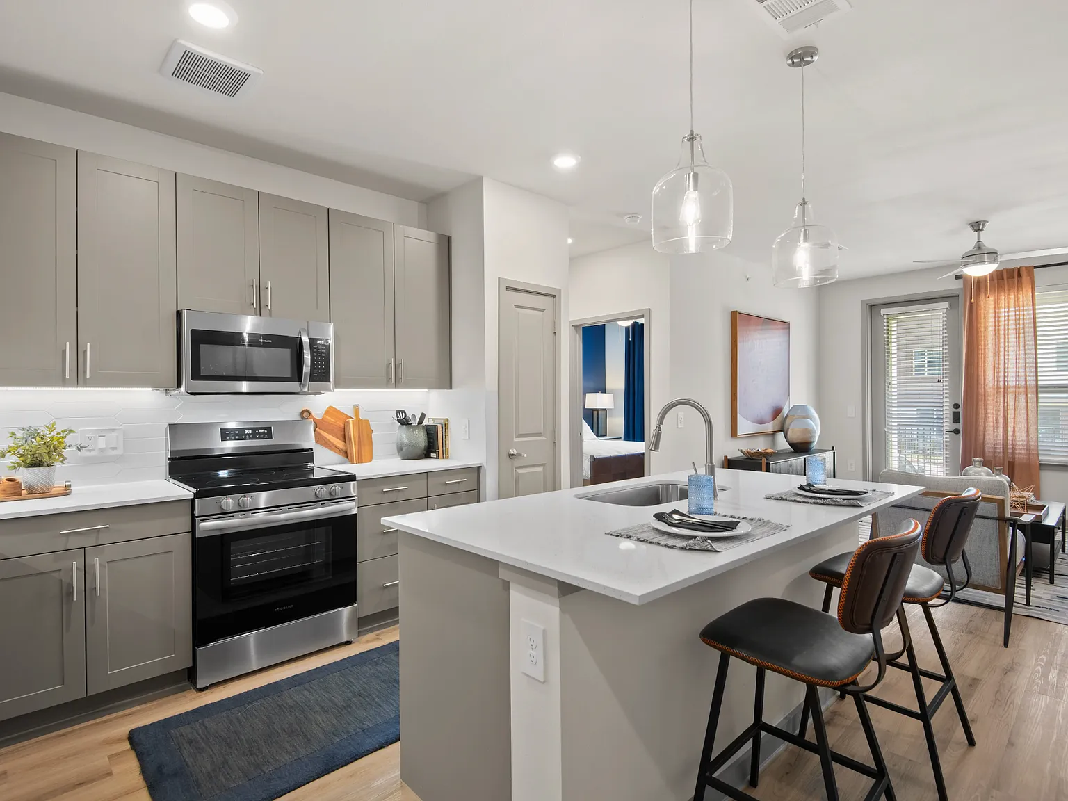 3 bed, 2.5 bath, 1753 sqft, $2,704 — Photo 2