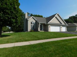 1997 Divine Dr, Rockford, IL 61107
