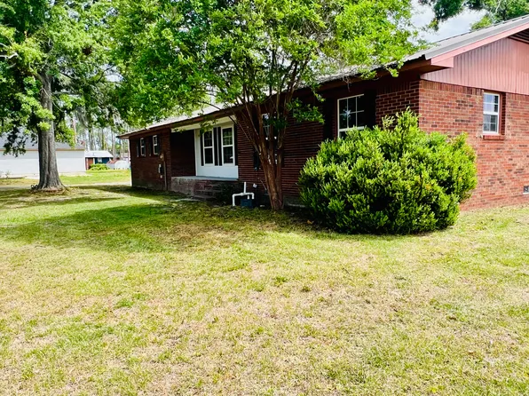 701 Dawn Dr, Nashville, GA 31639