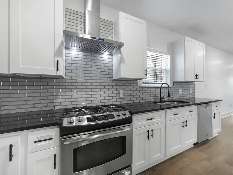 1809 Hardy St — Photo 10