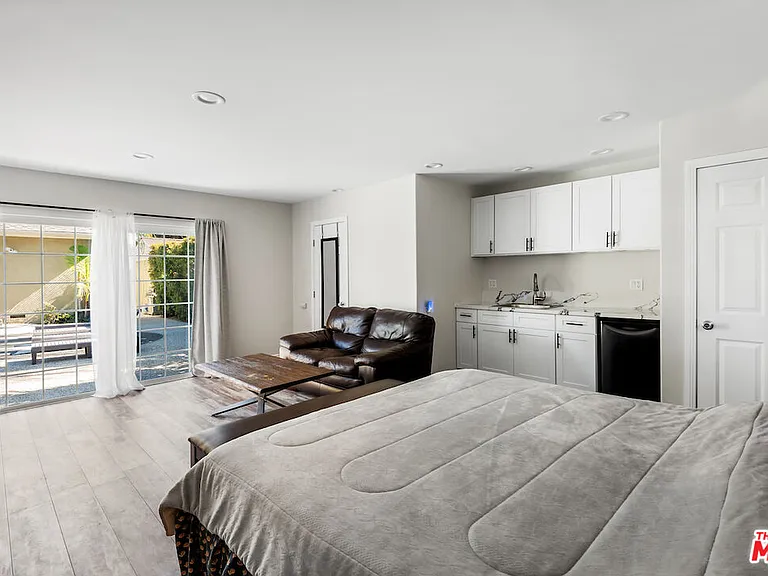 4747 Cartwright Ave — Photo 12