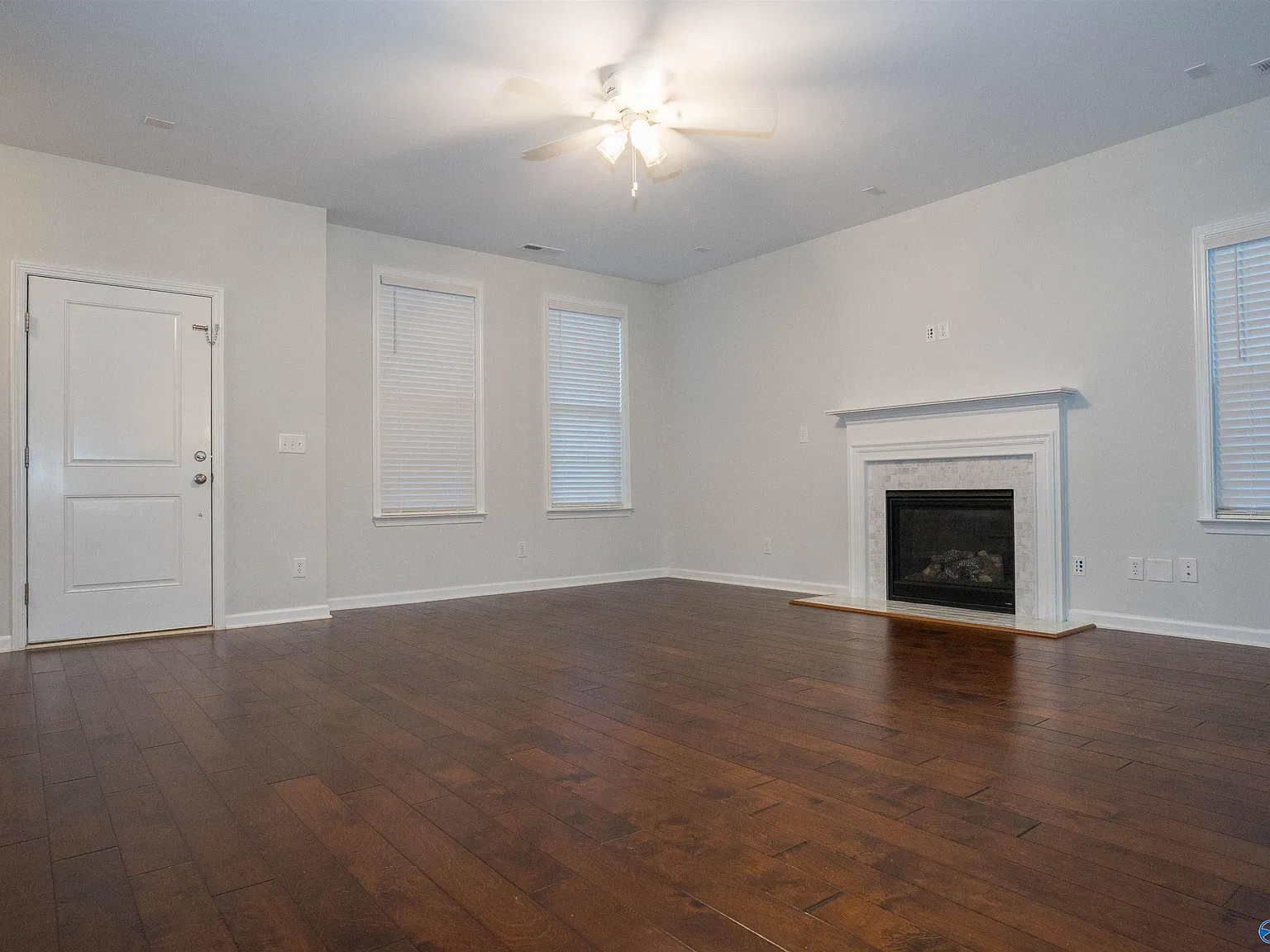 4 bed, 2.5 bath, 2278 sqft, $2,500 — Photo 4