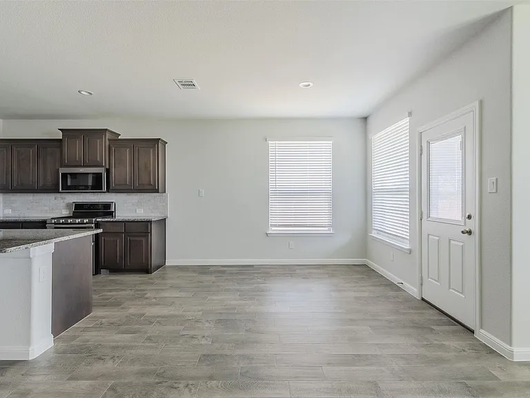 1343 Fox Hollow Rd — Photo 12