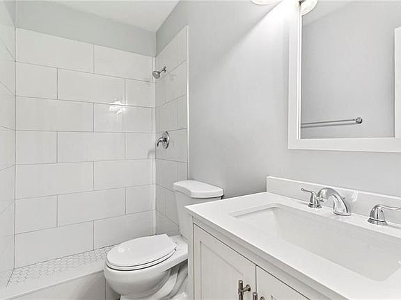 2nd image of 4305 NE 21st Ave APT 2