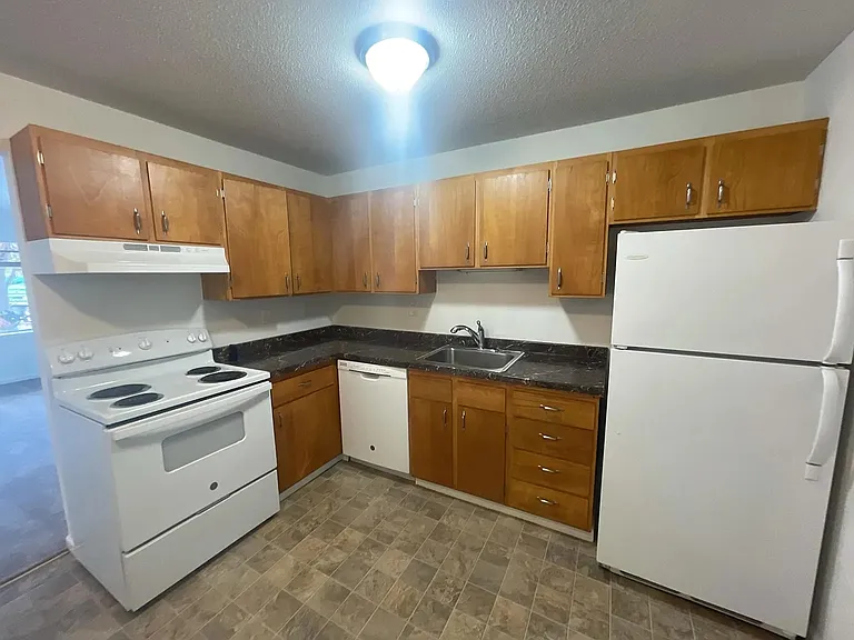 17160 Avondale Way NE #10 — Photo 4