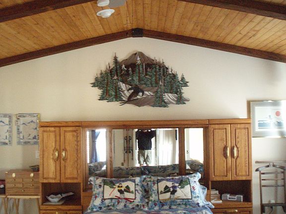 MBR with tongue and groove and beamed ceiling
