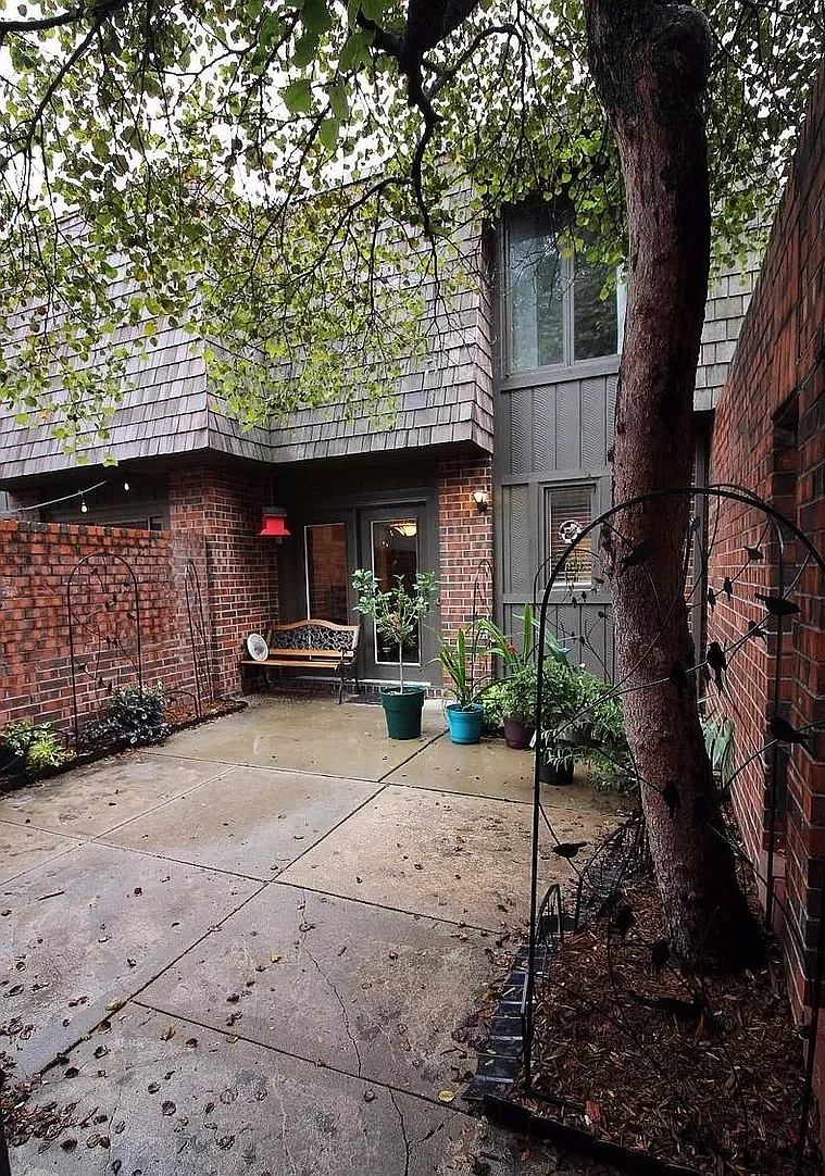 2 bed, 986 sqft, $1,975 — Photo 1