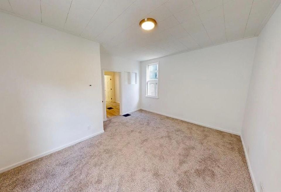 1st image of 1627 Dewey Ave #1