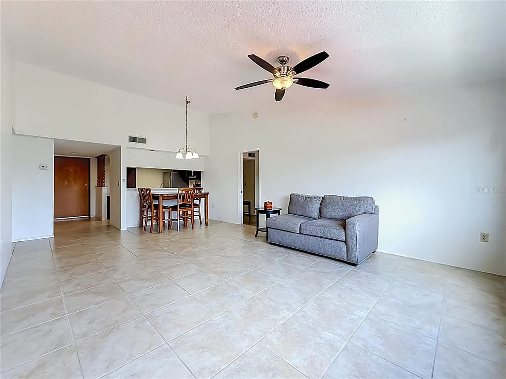 2 bed, 2.0 bath, 1095 sqft, $1,700 — Photo 4