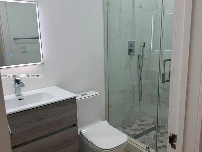 861 E 33rd St #1 — Photo 10
