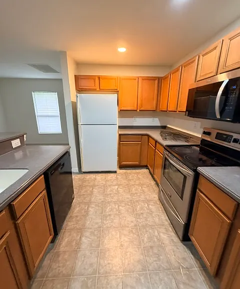 179 Peerless St — Photo 31