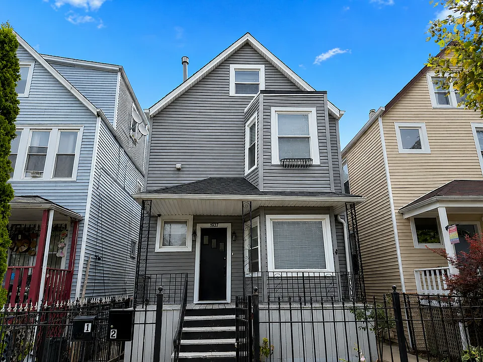 1938 N Hamlin Ave #1