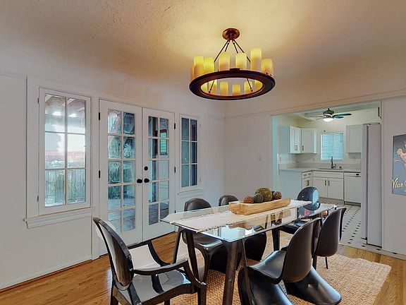 5th image of 1041 N La Jolla Ave