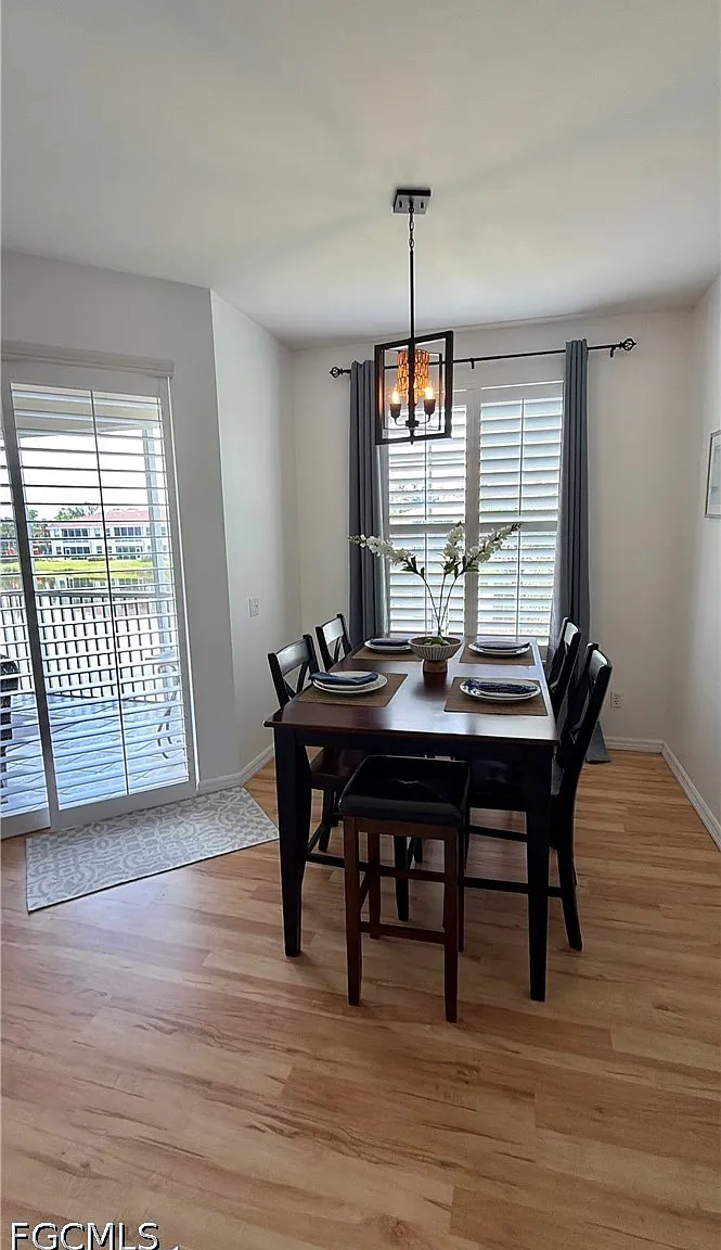 3 bed, 2.0 bath, 1760 sqft, $2,700 — Photo 4