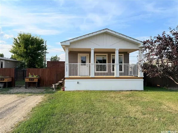 702 Prairie AVENUE, Outlook, SK S0L 2N0