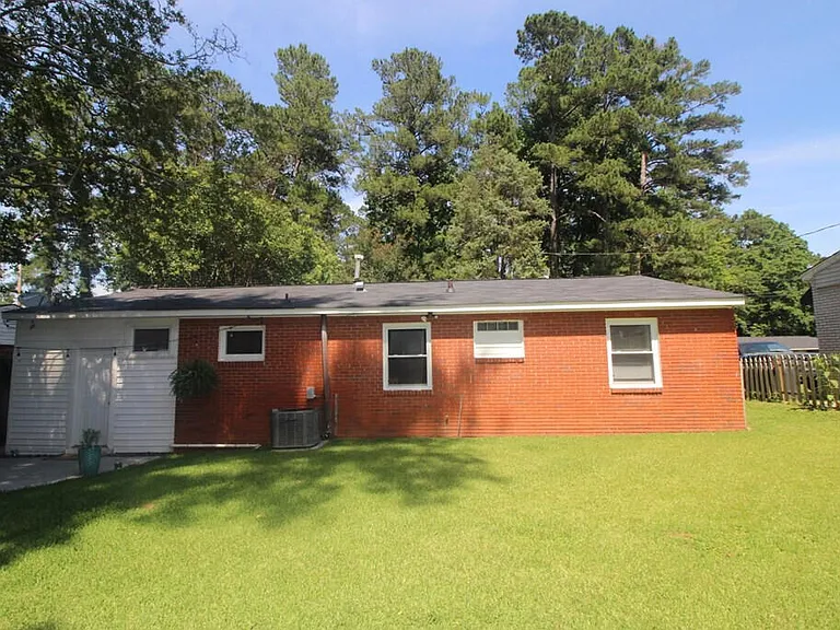 818 Ona Dr — Photo 28