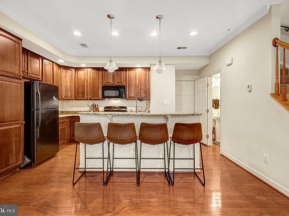 5th image of 2478 Eastbourne Dr