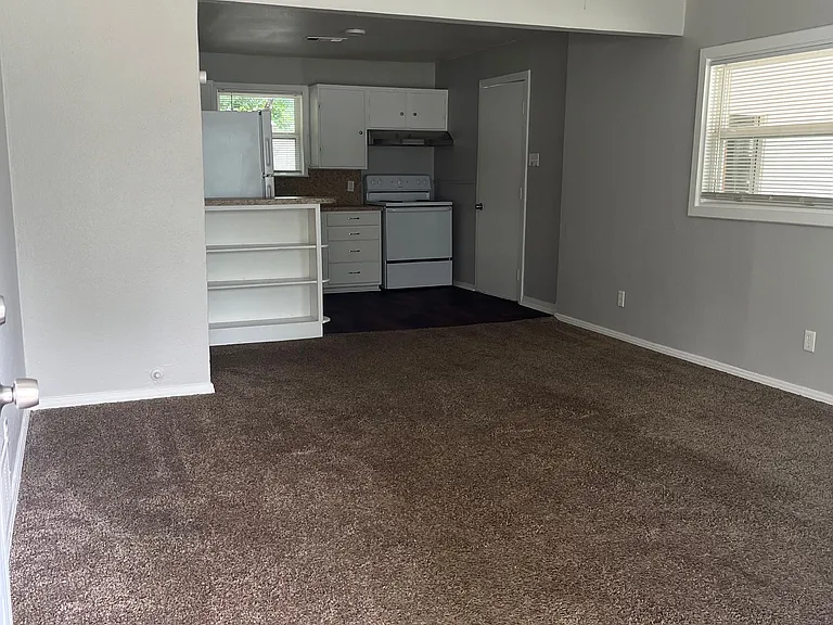 1300 S Madison St — Photo 8