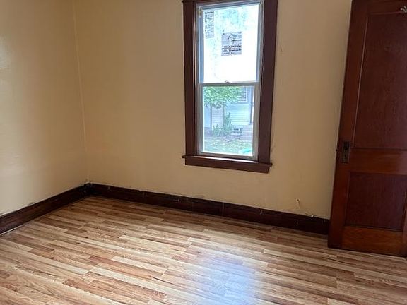 5th image of 386 Sherman St #1