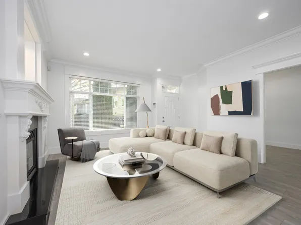 6806 Dunnedin St, Burnaby, BC V5B 1Z1