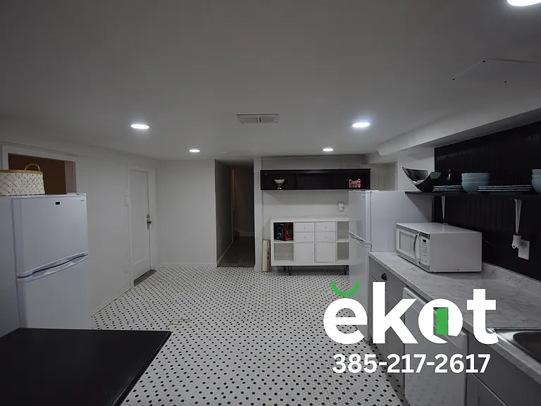 382 N Wall St — Photo 3