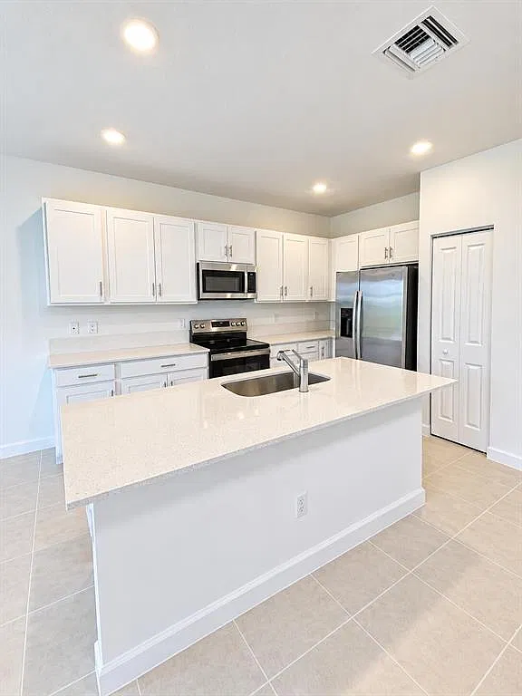 3 bed, 2.5 bath, 1632 sqft, $2,400 — Photo 1