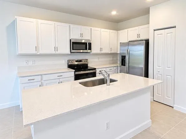 321 SE Crossoak Ln, Port Saint Lucie, FL 34984