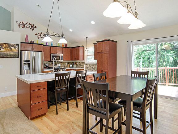 5th image of 3008 Plainfield Ave NE