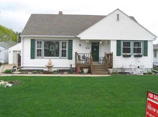 710 S Maple St, Lena, IL 61048