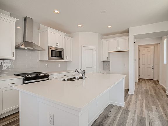 5th image of 8390 Mount Kataka St
