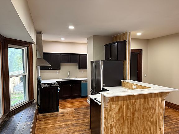 Brand new, never used kitchen and appliances.