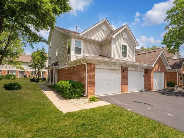 293 Regal Ct, Roselle, IL 60172