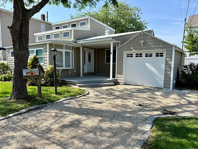 64 S Bay Dr — Photo 2