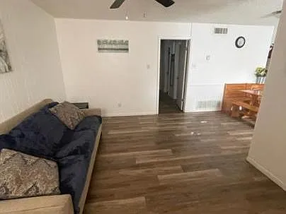 1017 Parmer Avenue — Photo 2