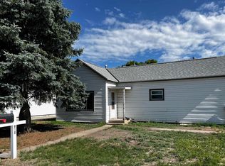 810 E 4th St, Cozad, NE 69130