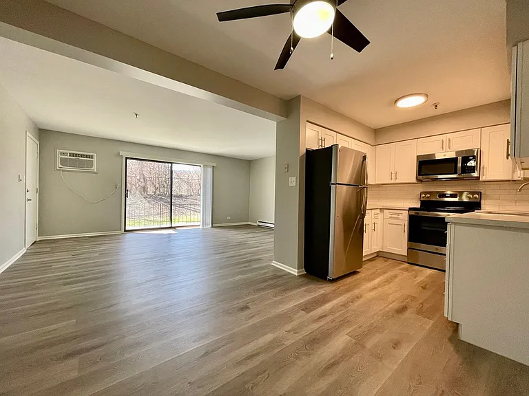 Renovated Apartment With In-Unit Washer-Dryer & Garage Parking! — Photo 2