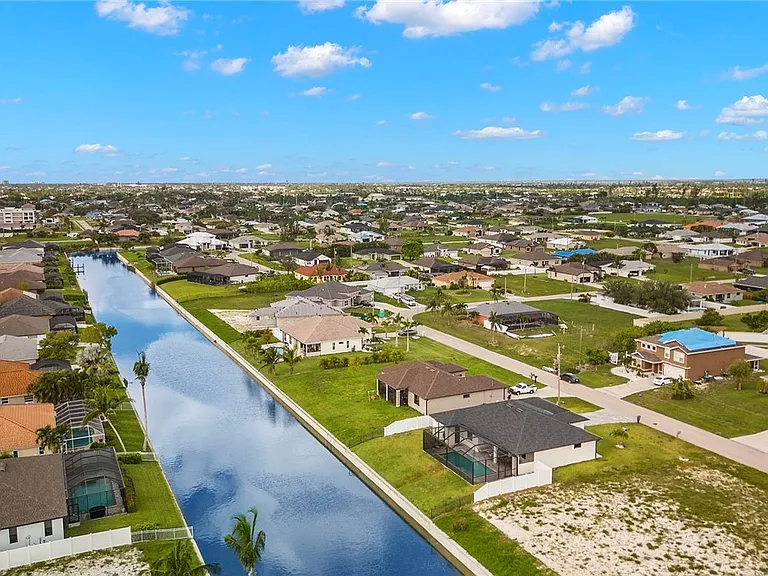 1137 SW 18th Ct — Photo 32