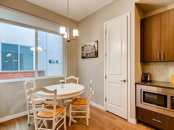 Kitchen (breakfast nook)