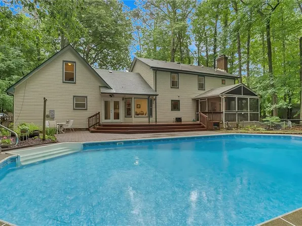 1009 Santa Clara Ct, Virginia Beach, VA 23456