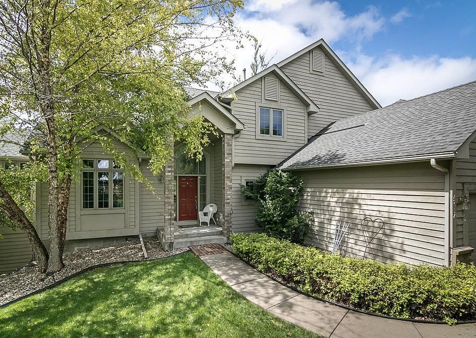 Situated on a wonderful lot that overlooks the Credit River