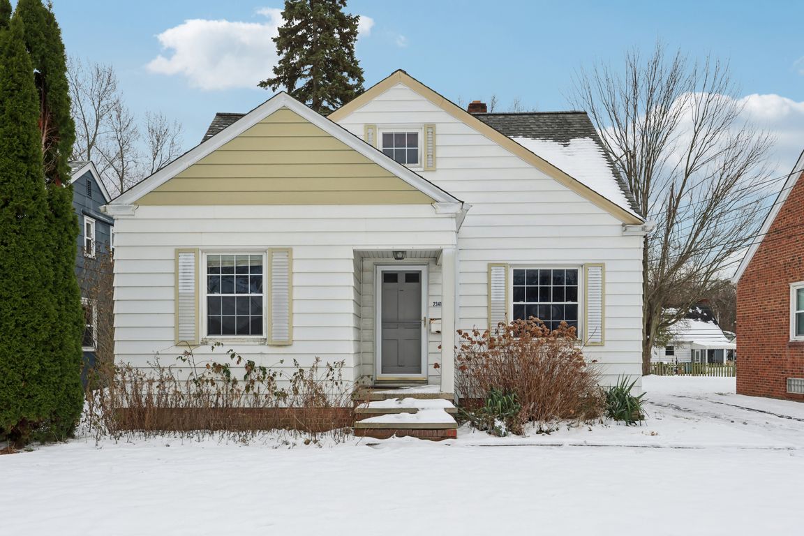 Clifford Dr-S0212-001.jpg