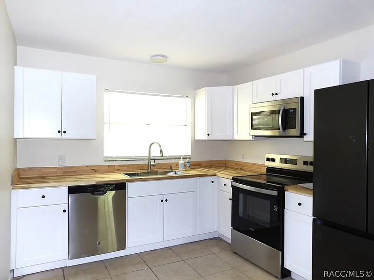 8935 N Basswood Ave — Photo 9