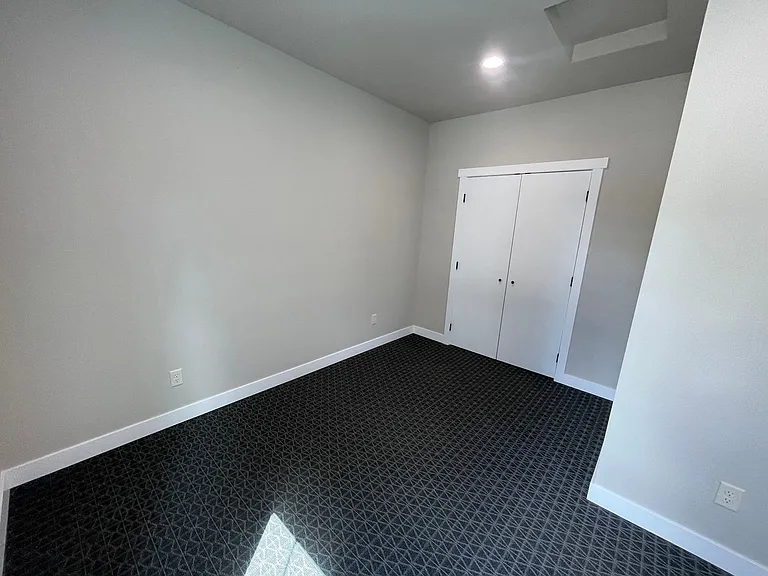 133 S Prairie Ave — Photo 16