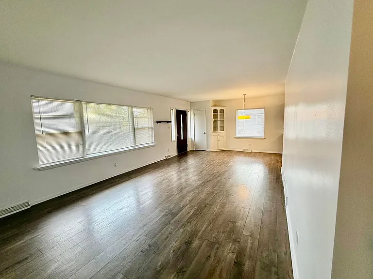 875 Orlando Ave SE — Photo 2