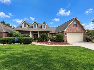 1437 S Bluebonnet Ln, Angleton, TX 77515