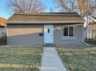 208 6th Ave NE, Aberdeen, SD 57401