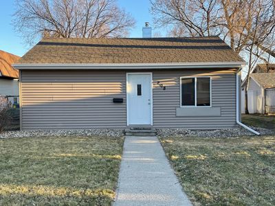 208 6th Ave NE, Aberdeen, SD, 57401