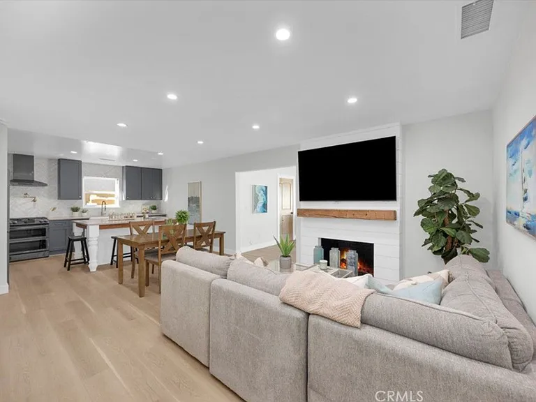 8326 Fontainbleau Way — Photo 9