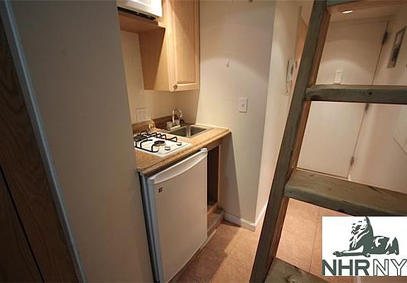 3rd image of 325 W 30th St APT B5